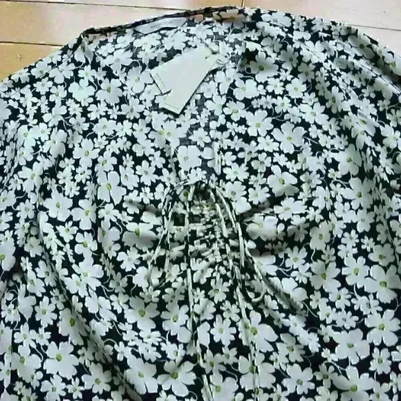 Rebecca Taylor | Black & White Floral Drawstring Paige Fleur V-Neck Top Size 0 - Picture 5 of 12